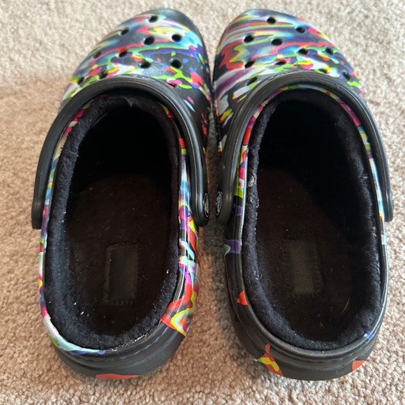 Crocs Classic Fuzz Fur Lined Clog Out Of This World Black Multi Rainbow Unisex 6 - Picture 3 of 4